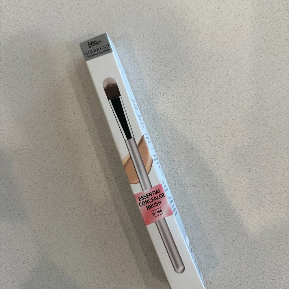 IT Brushes For ULTA   Airbrush Essential Concealer Brush #144
